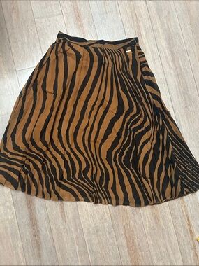 Tahari Black and Brown Zebra-Print A-Line Midi Skirt size S